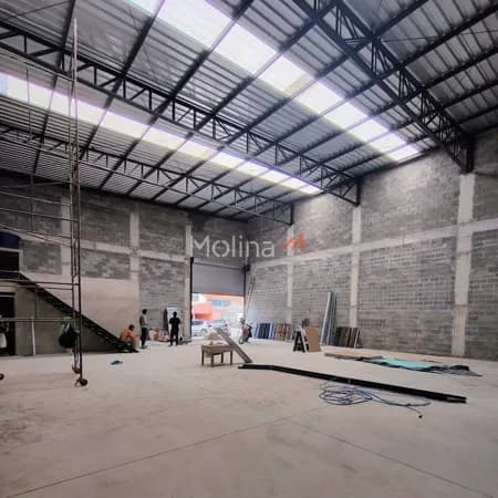 Galpão no Jd. Ponte Grande de 300m²