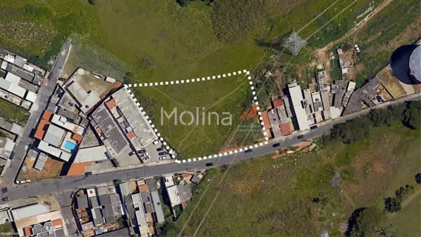 Área Comercial em Brás Cubas de 2420m²
