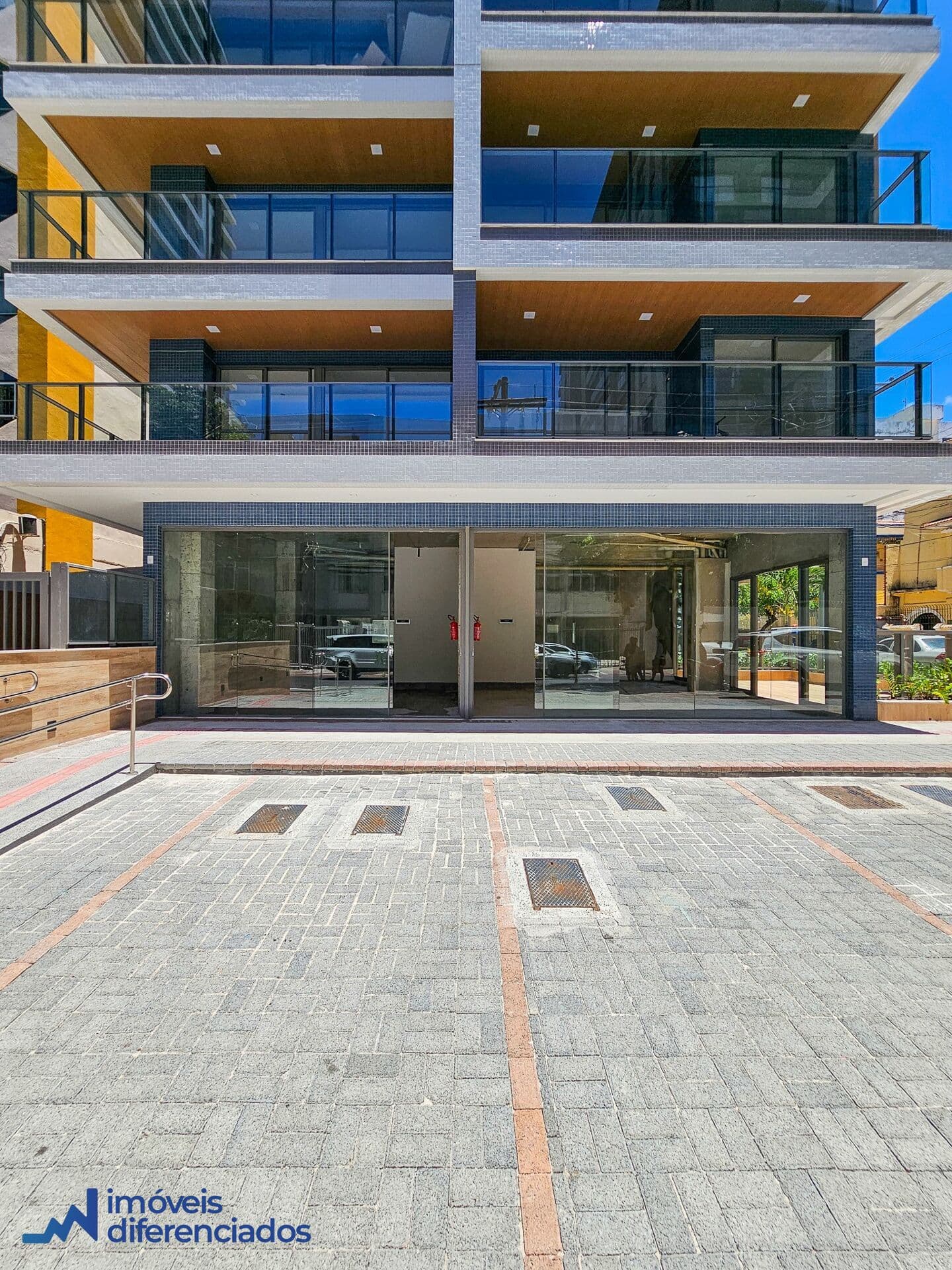 LOJA COM 40M² FRENTE RUA NA BARRA