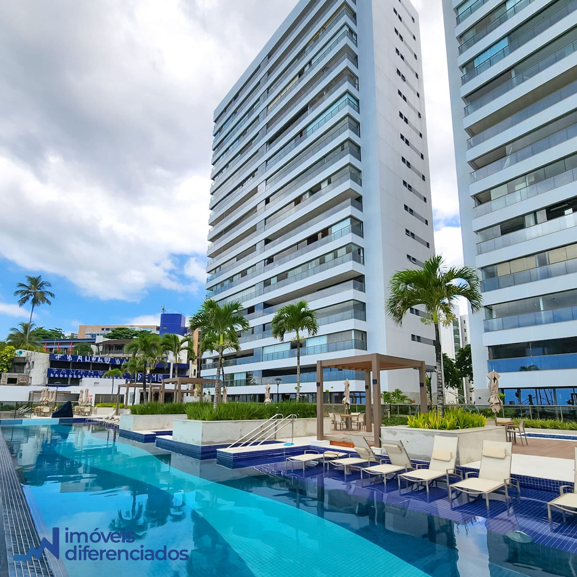 VENDA - 4 suítes com 303m² frente mar em Ondina