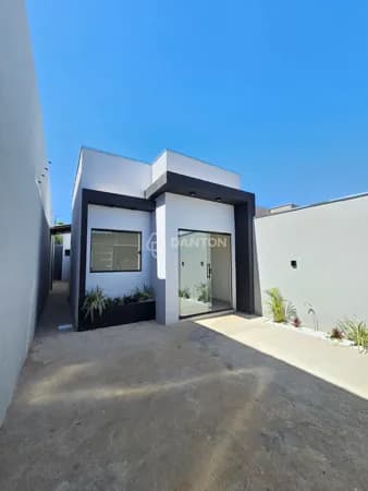 CASA À VENDA COM SUITE E CLOSET – CARMELO