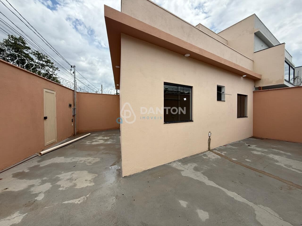 Casa à Venda no Prolongamento Todos os Santos