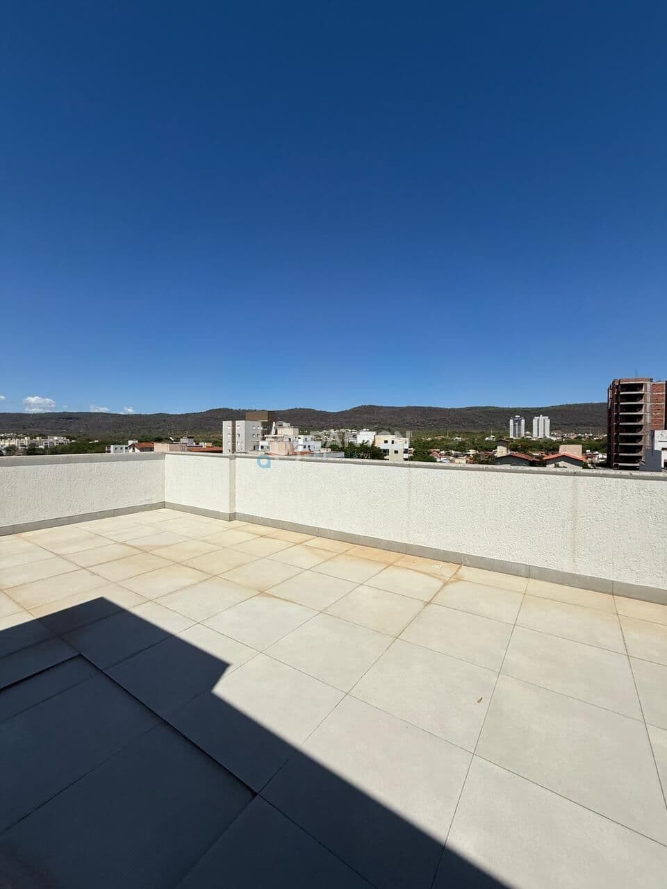 Cobertura à Venda – 230 m² – Vista para a Serra – Bairro Morada do Sol
