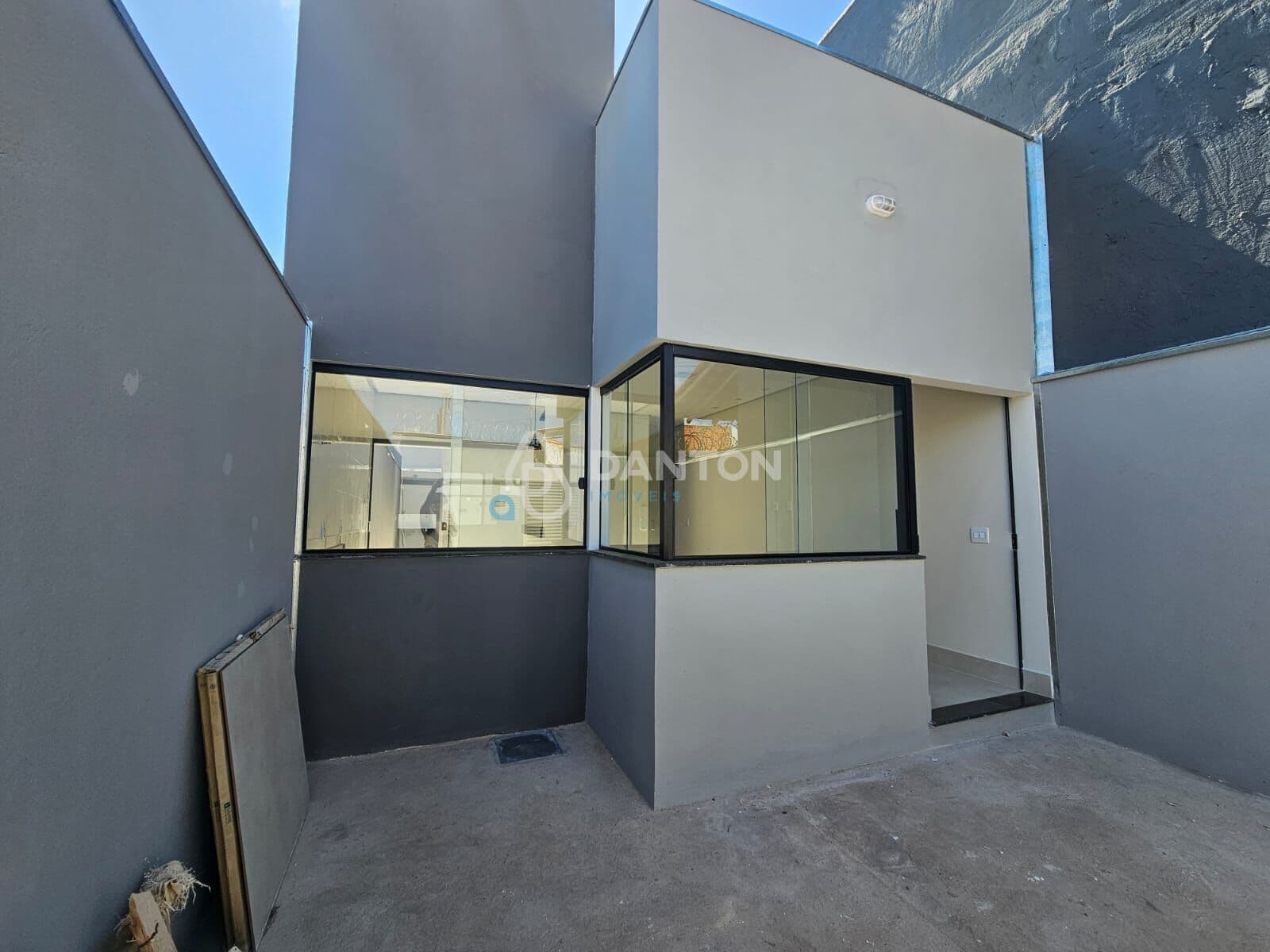 CASA À VENDA – CARMELO | MONTES CLAROS