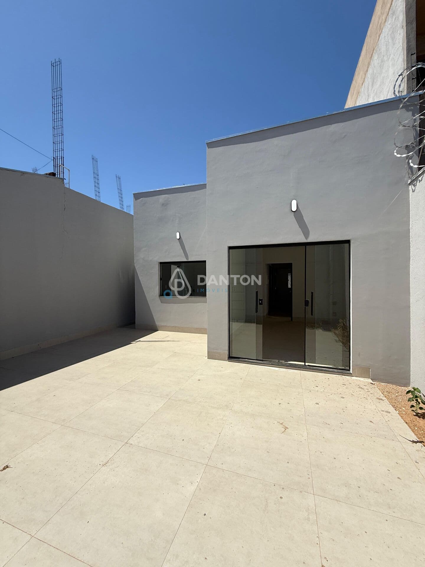 Casa à Venda no Bairro Terra Jardins — Montes Claros