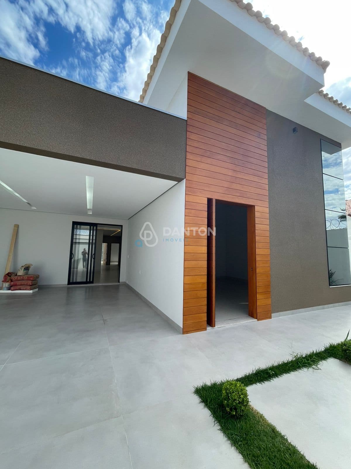 CASA TÉRREA À VENDA – BAIRRO IBITURUNA
