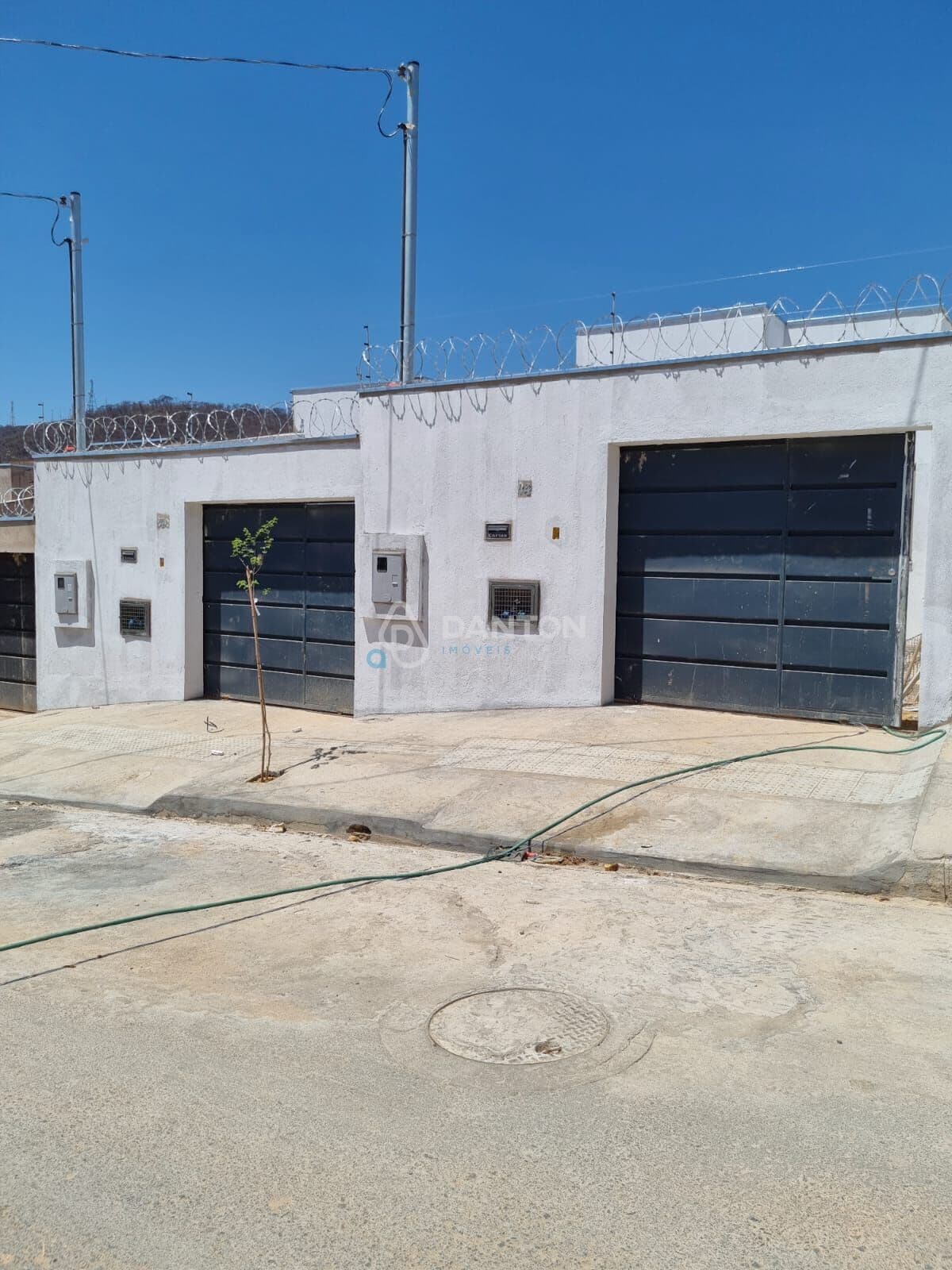 Casa á venda EM CONSTRUÇÃO (fase final de acabamento)