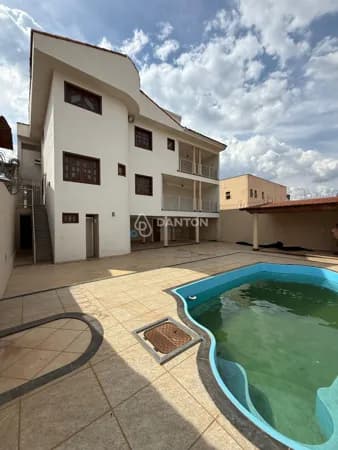 Casa de Alto Padrão à Venda – Bairro Ibituruna, Montes Claros/MG