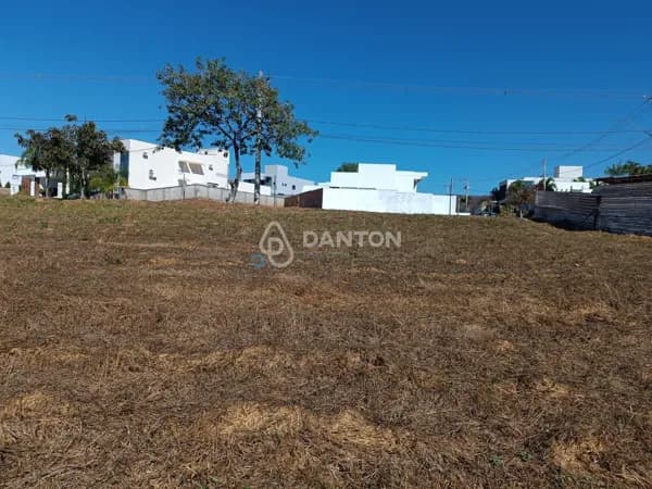 Lote no Condomínio Gran Royalle