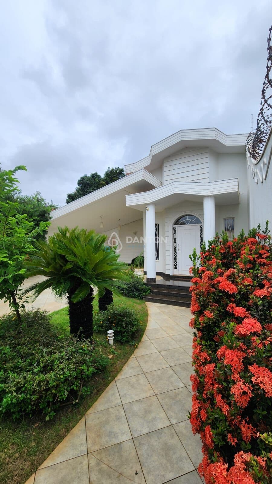 CASA COMERCIAL E RESIDENCIAL PARA LOCAÇÃO — BAIRRO MELO