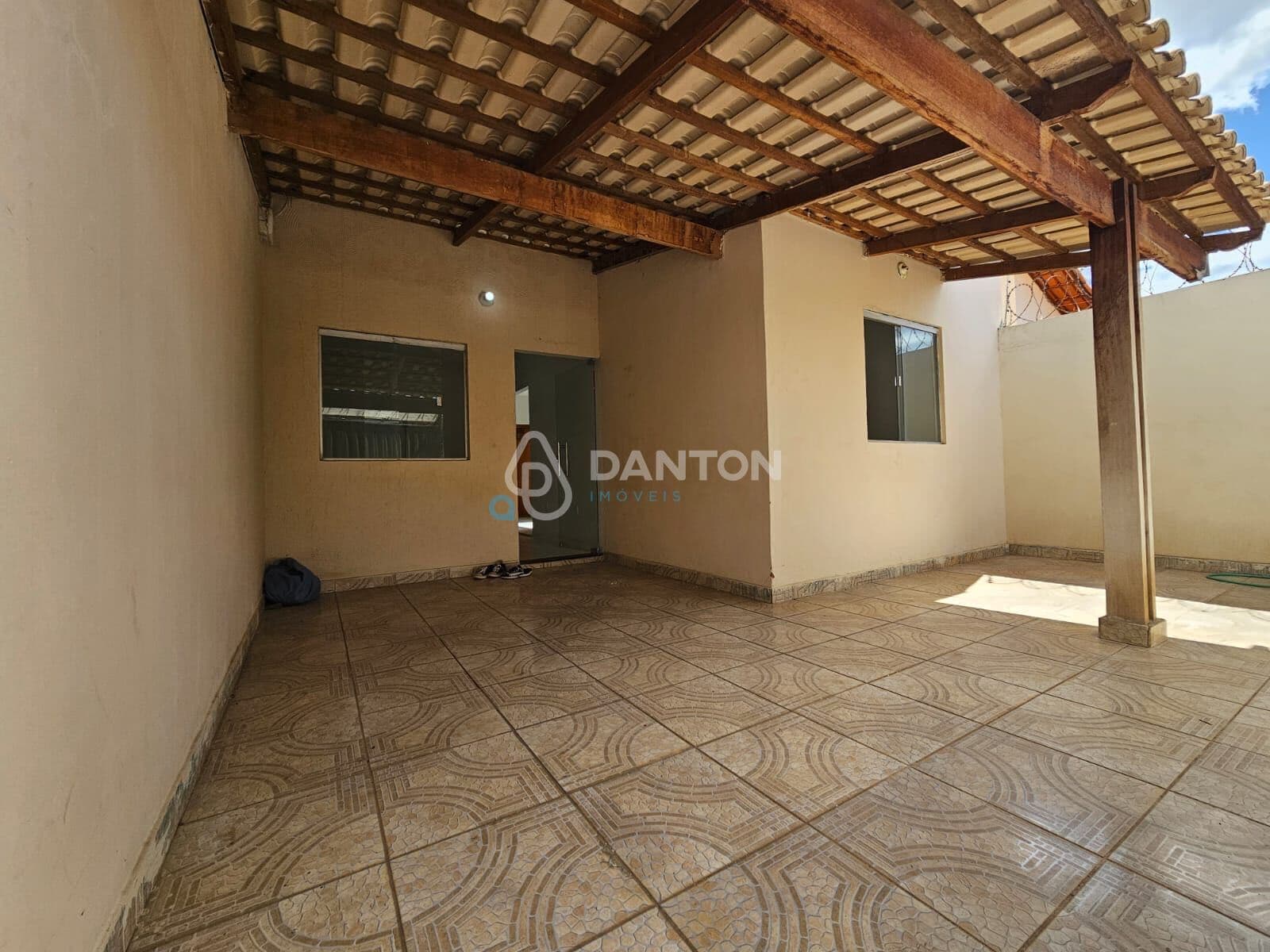 CASA À VENDA – BELVEDERE II | MONTES CLAROS 🏡