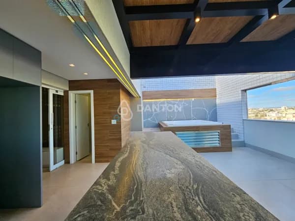COBERTURA COM SPA E MARCENARIA NO CENTRO
