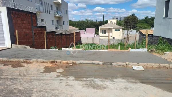 Terreno a venda no Bairro Ibituruna