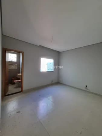 Casa de 2 Quartos com Suíte no Jardim Primavera