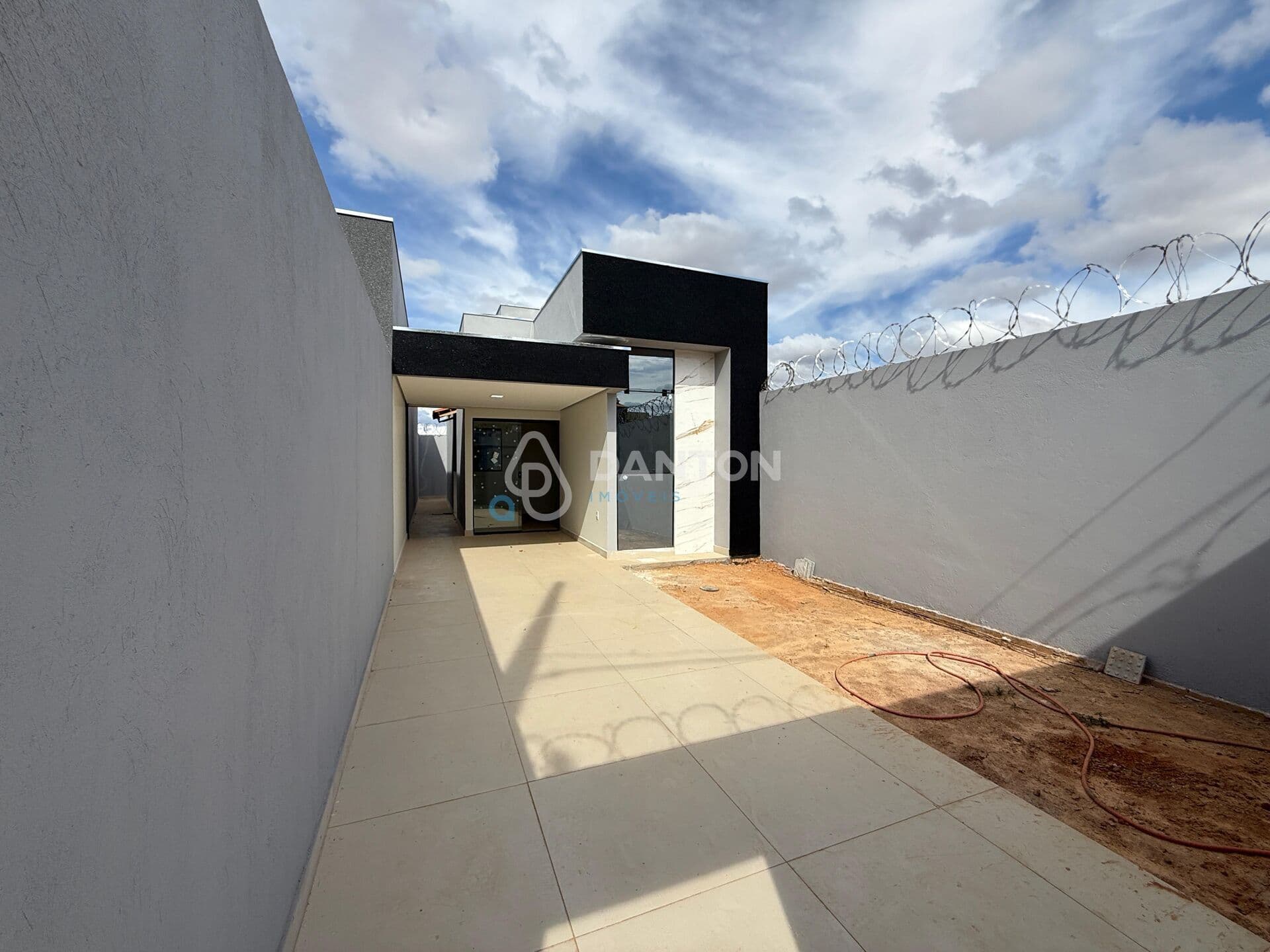 Casa à Venda no Bairro Delfino Magalhães
