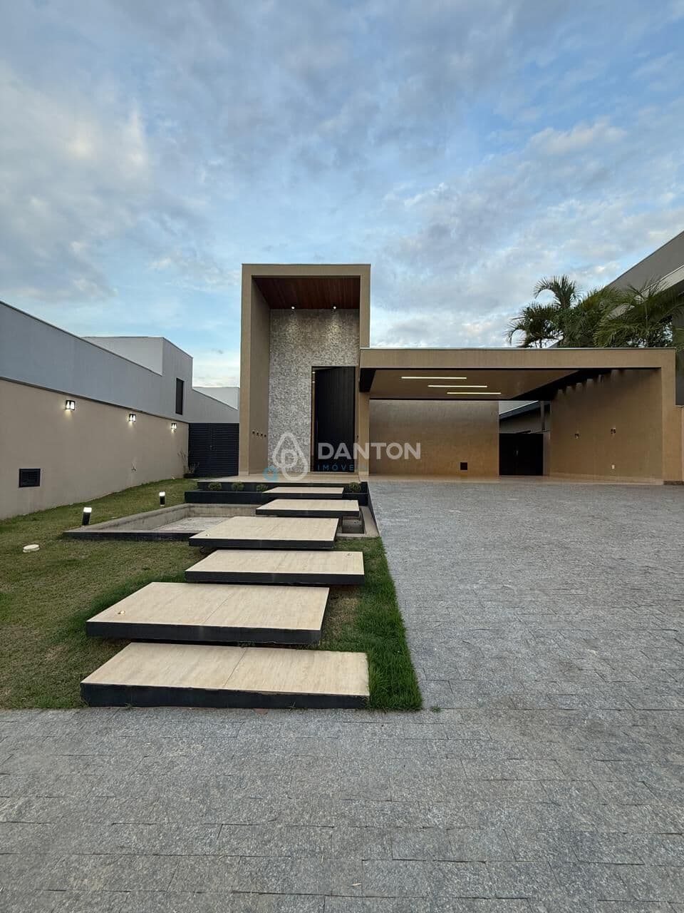 Casa Térrea de Alto Padrão no Condomínio Gran Royalle – Montes Claros/MG
