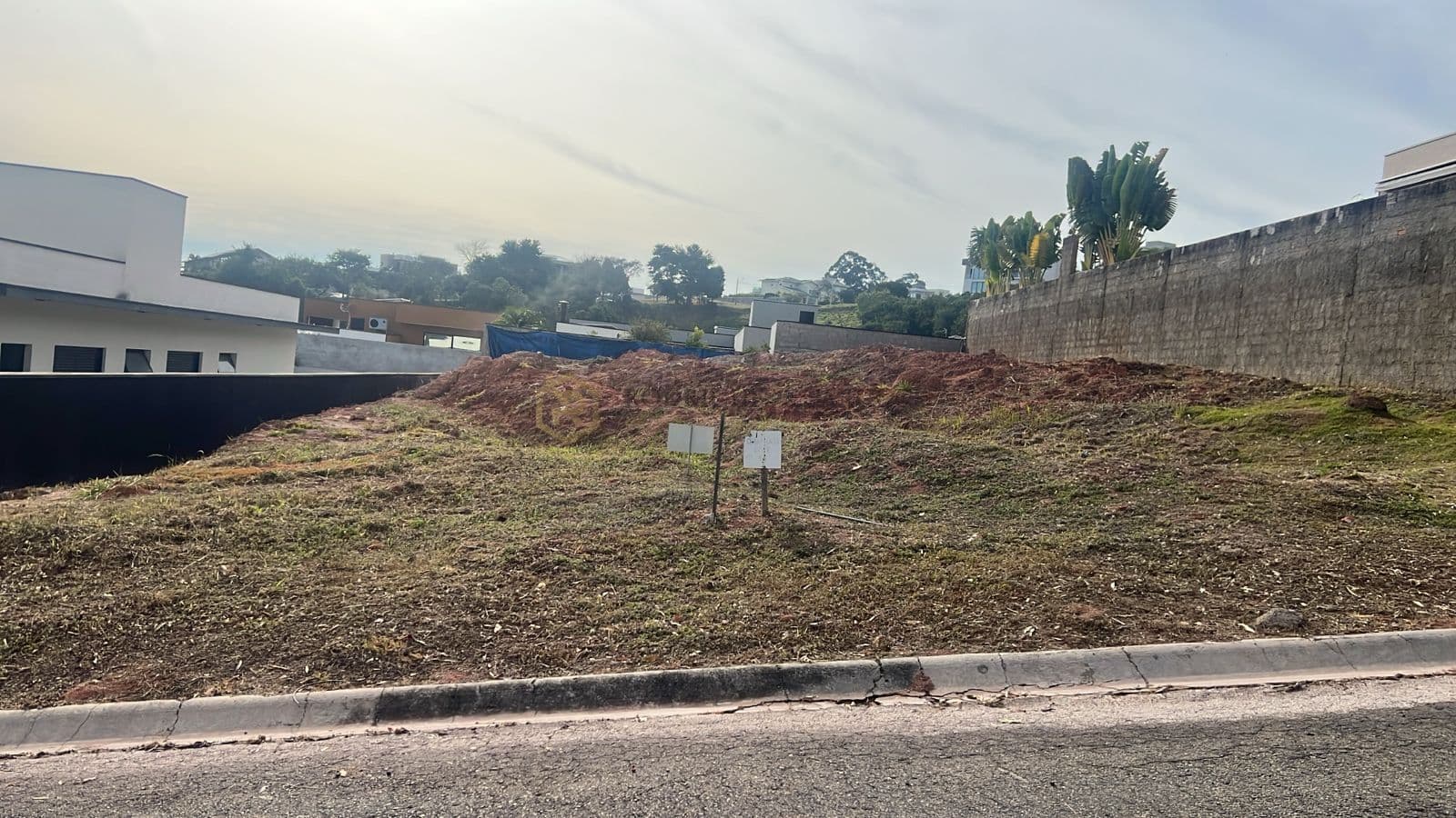 Terreno em Condomínio excelente localização e vista Condominio Shambala III