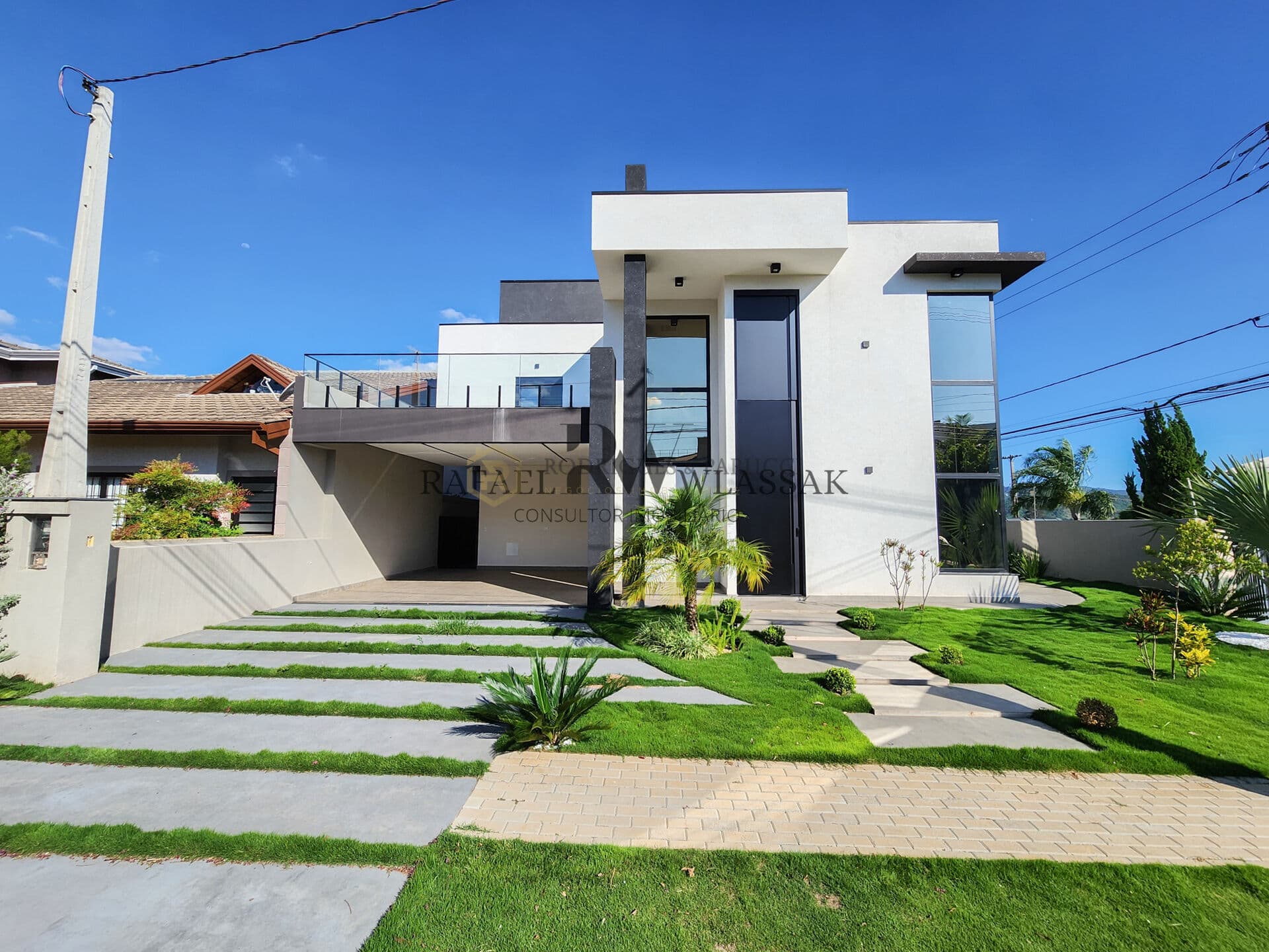 Vista para a Pedra Grande | 3 Suítes | Varanda | Solarium | Fachada Imponente | Altos da Floresta