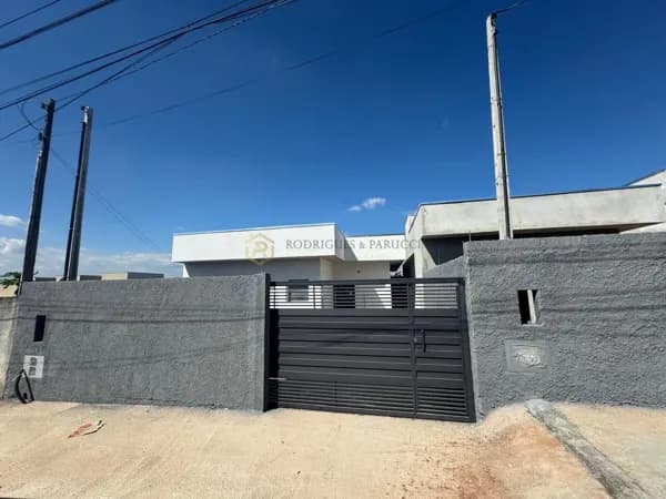 Casa Centro Maracanã / Apta a Financiamento Bancário