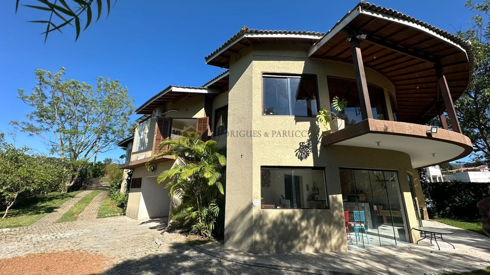Casa em Condomínio Top Ville com Vista para Montanha