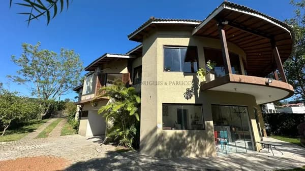 Casa em Condomínio Top Ville com Vista para Montanha