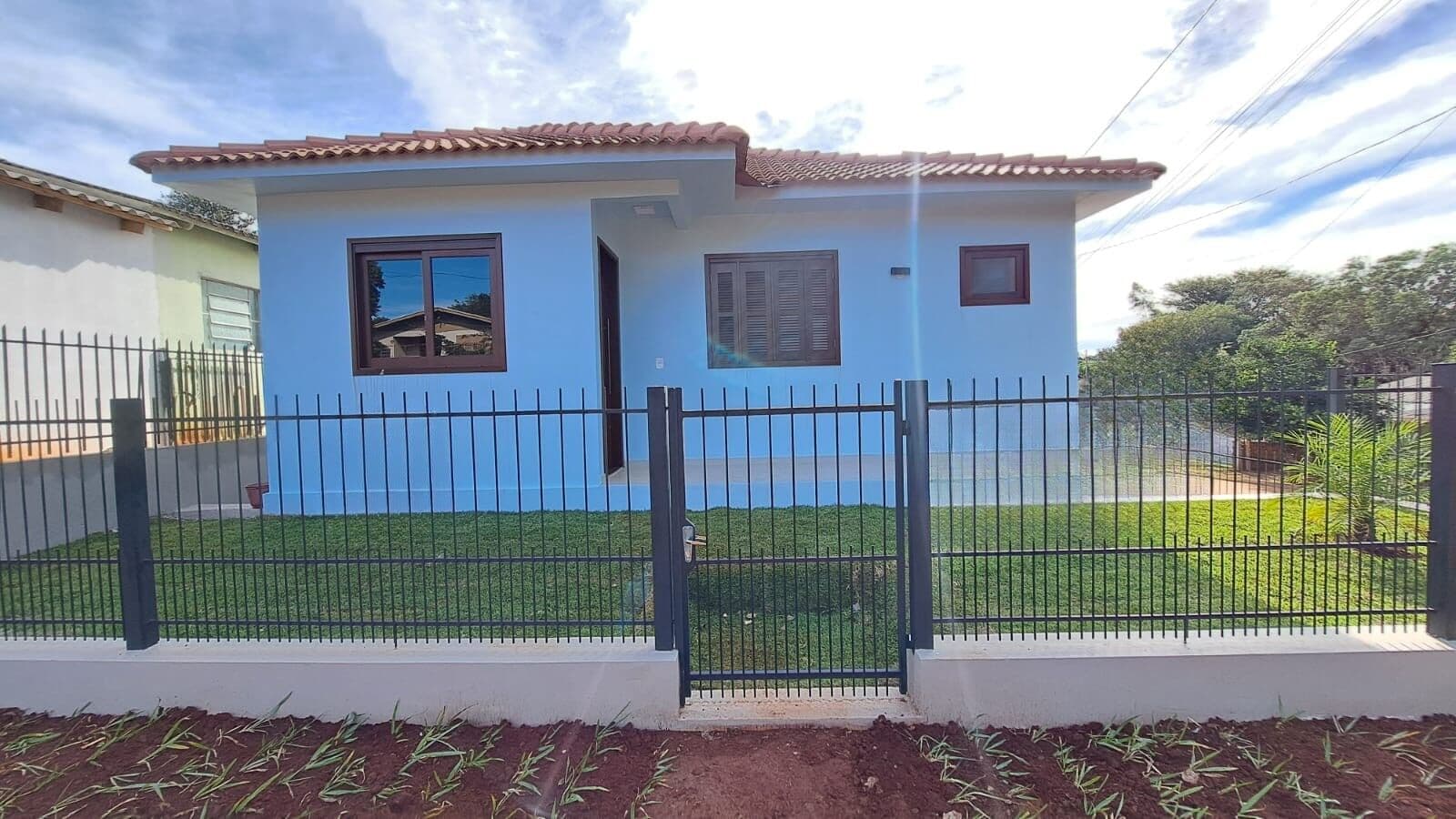 CASA 02 DORMITÓRIOS (01 SUÍTE) – PRÓXIMA À URI