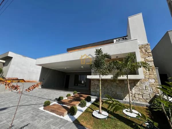 Linda casa no condominio Setlife I com 3 suites com closet.