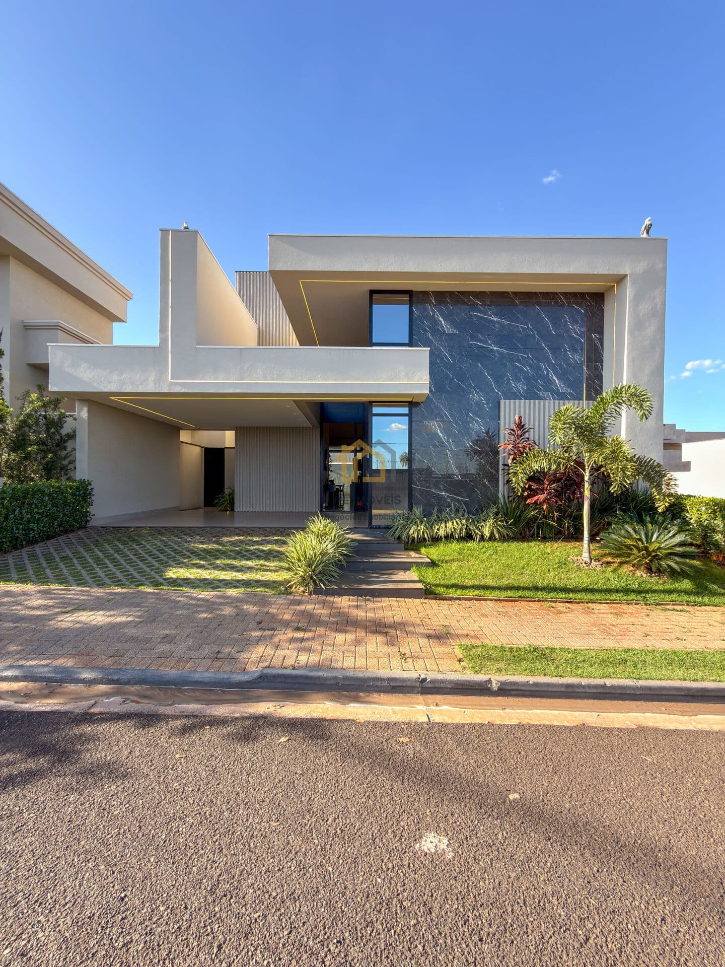 Casa em Condomínio Village Provence com 3 suites