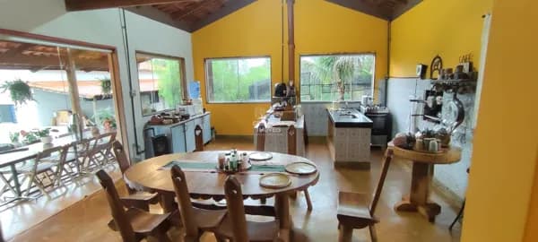 Sítio 14.000m² com 04 quartos ( 1 suíte ), oficina, pomar e área gourmet belíssima com piscina e vista incrível!