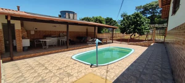Sítio 2.000m² com lago artificial e campo em Betim MG