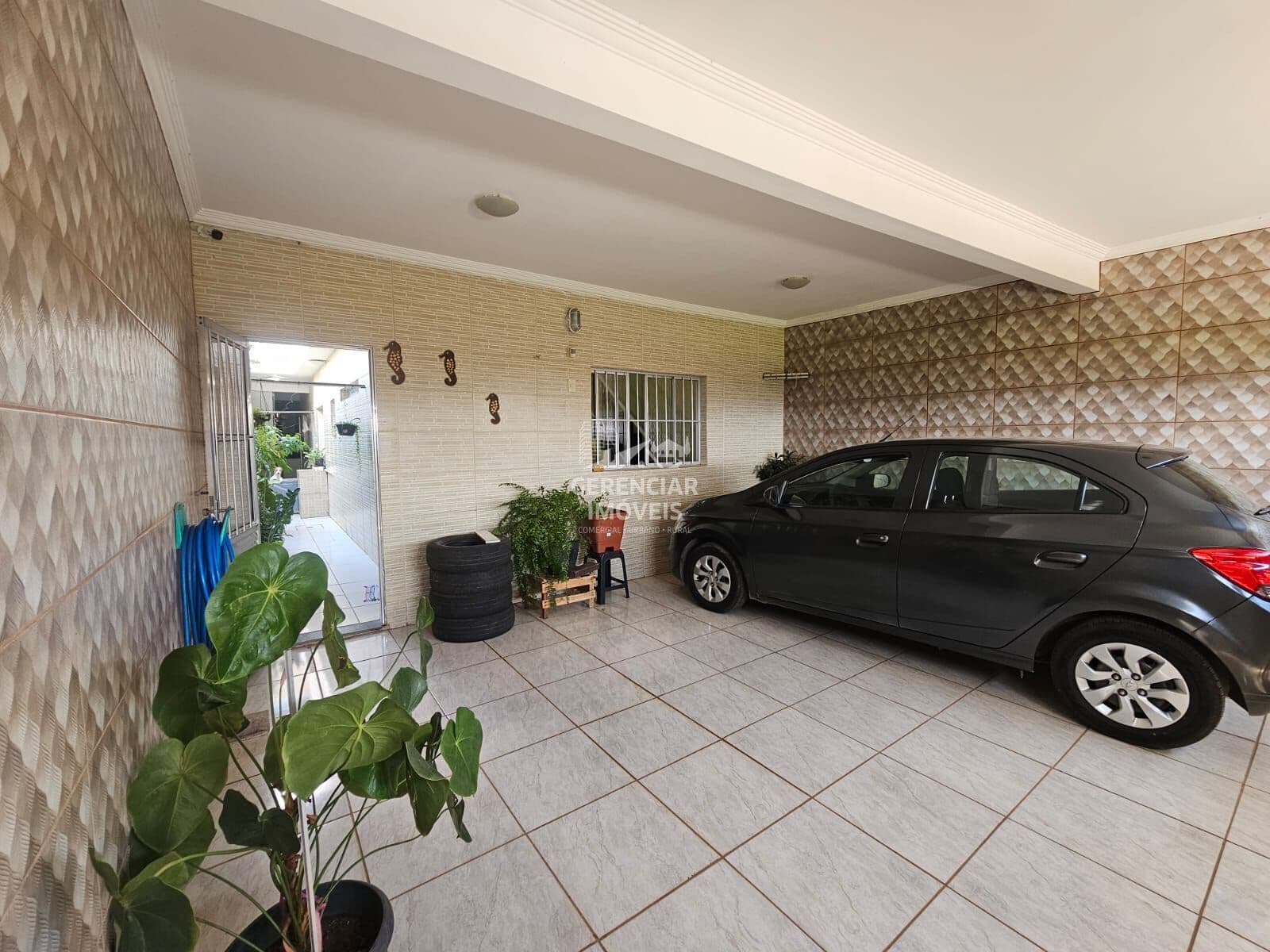Linda casa com 04 quartos e 02 vagas cobertas no bairro Paquetá em Betim – MG