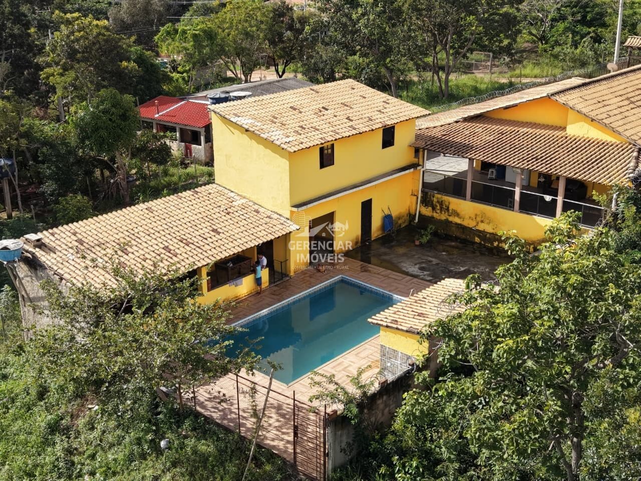 Sítio com piscina ,poço artesiano em condomínio Esmeraldas/MG