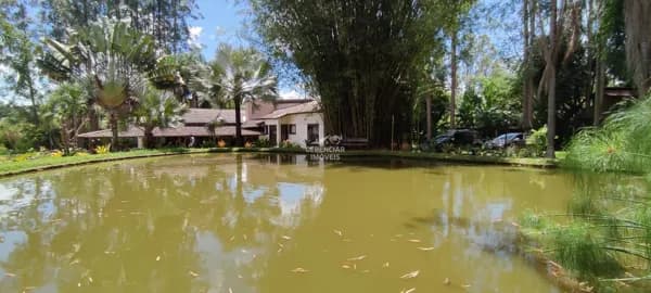 Chácara 3.000m² com casa rústica em condomínio seguro em Divinópolis - MG