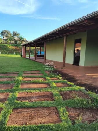 Chácara 1.610m² com 4 quartos , 2 suítes e área gourmet em ótima localização aqui em Itatiaiuçu!
