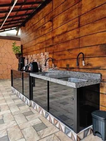 Casa em lote de 360m² com vista e área gourmet linda em Serra Azul / Sarzedo-MG