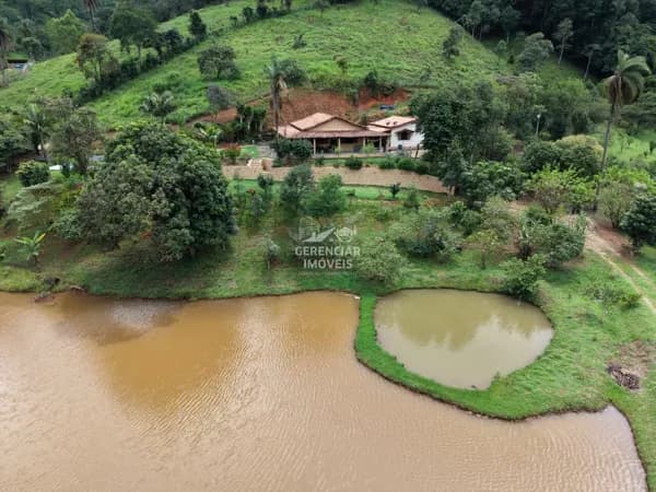 Sítio com poços de peixes e uma linda lagoa grande em Rio Manso/MG