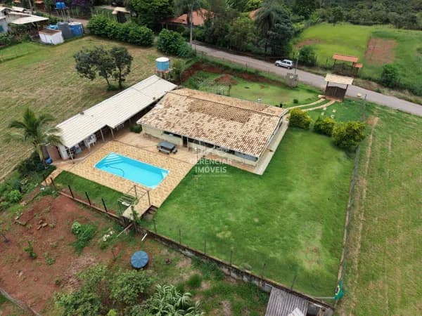 Sítio 2.000m² com área gourmet e piscina a venda em Rio Manso MG