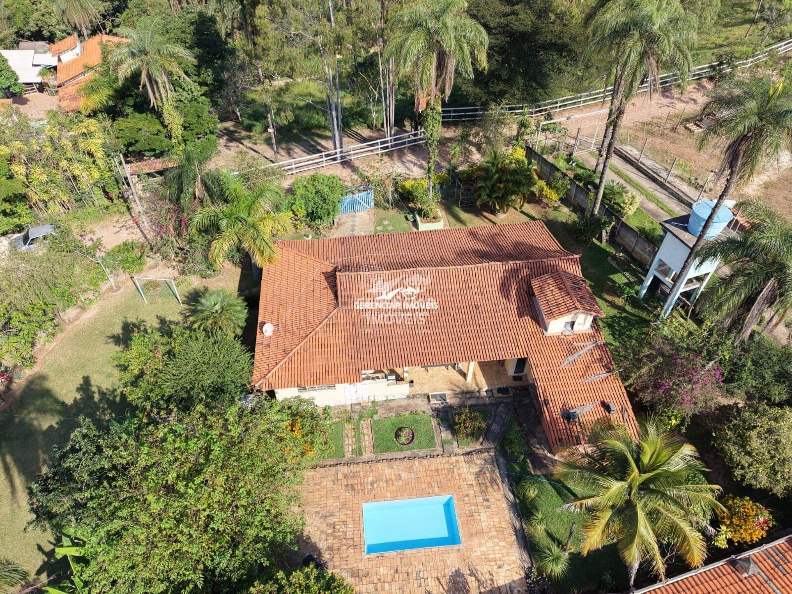 Chácara á venda de 1.200 m² com 2 Quartos, sendo 1 suíte, Espaço Gourmet e Piscina em Francelinos – Juatuba/MG!