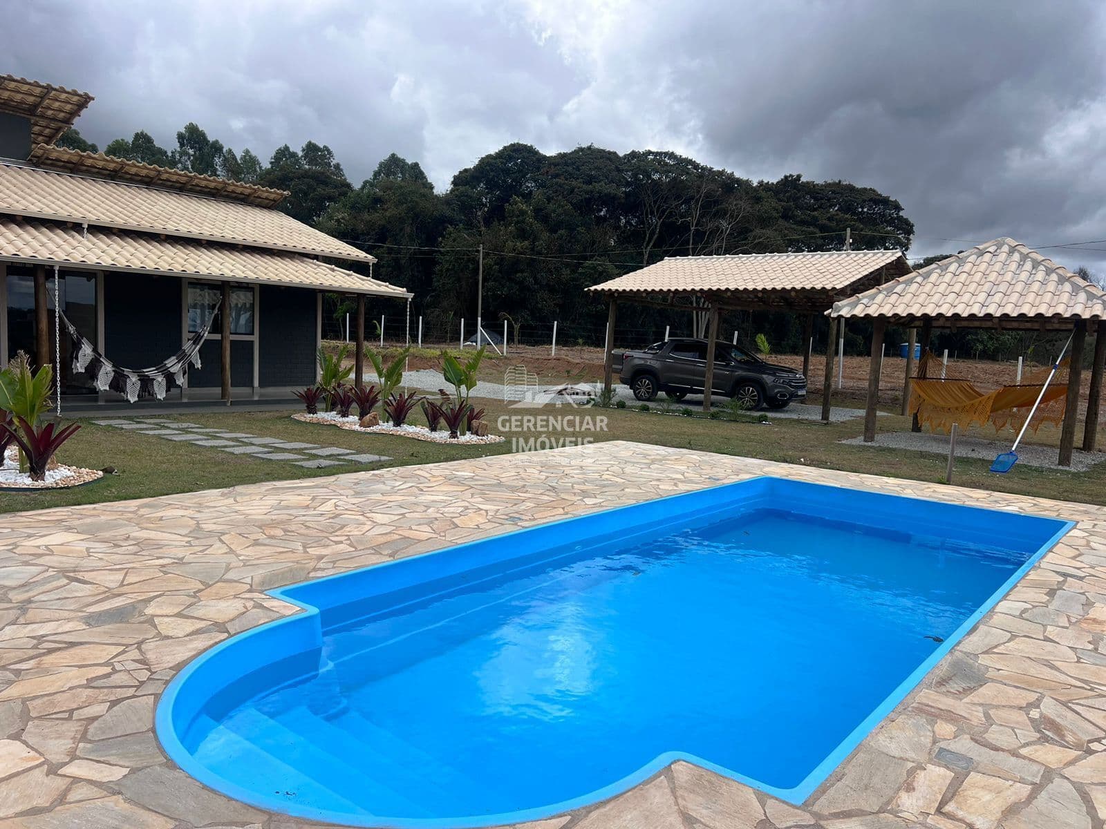 Sítio 20.000m² com área gourmet em Itatiaiuçu-MG