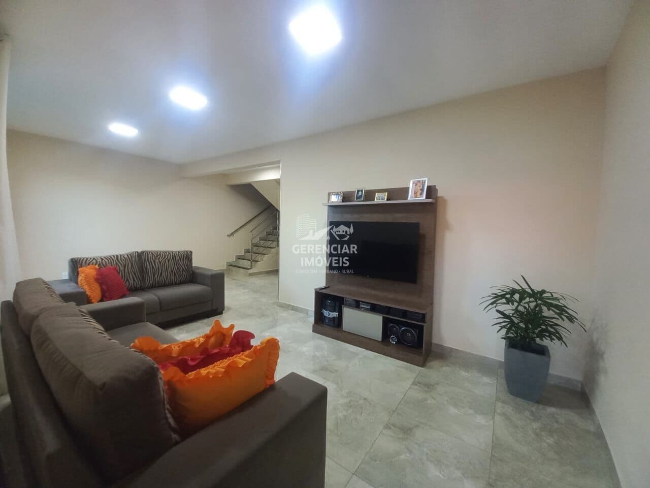 Linda Casa á Venda em Niterói Betim Lote de 205m² com Ótimo Acabamento e Espaço para Lazer!