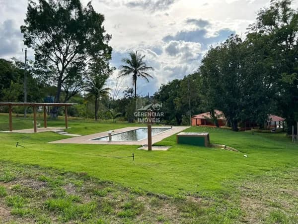 Lindo Sítio 52.000m² com 3 Nascentes, Casa Ampla com 04 Quartos sendo 2 Suítes, Lagoa, chalé, piscina e área gourmet em Jardim do Lago- Juatuba
