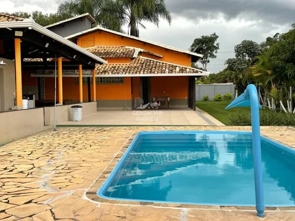 Chácara com área de lazer e piscina em Esmeraldas MG