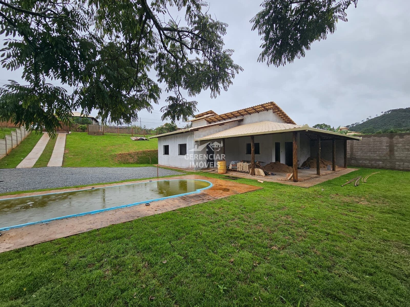 Linda chácara a venda em Itatiaiuçu MG