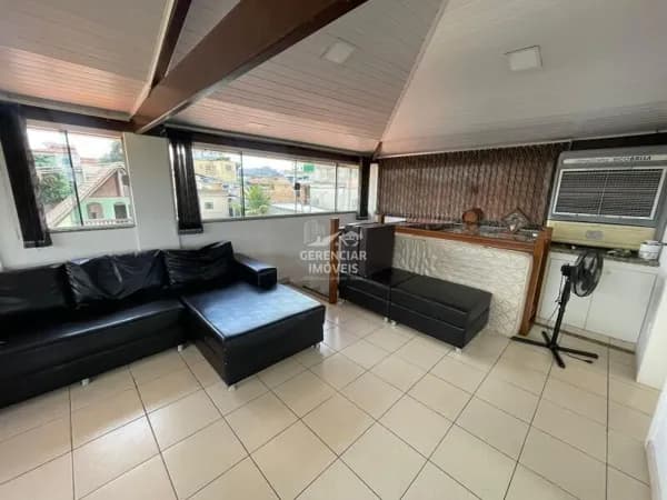 Imóvel comercial com apartamento , loja e barracao em Pedra Azul, Contagem/MG fins comercial e residencial.