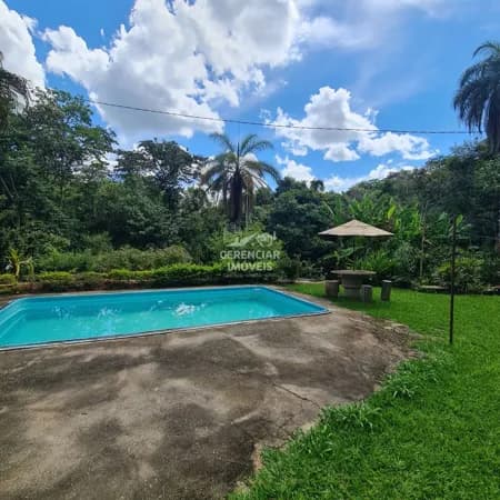 Chácara 1.515 m² toda cercada com lagoa natural nos fundos Itatiaiuçu/MG