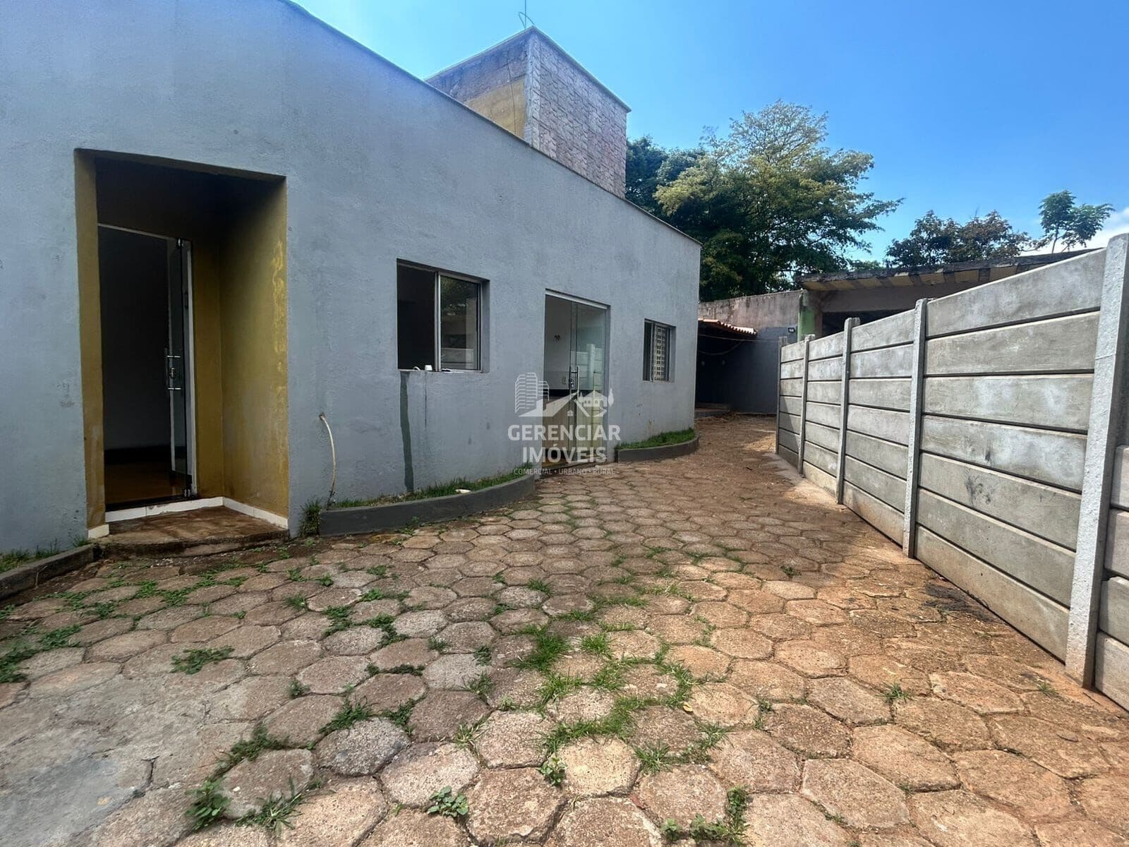 Casa financiável excelente com 02 quartos em ótima localização em Itatiaiuçu!