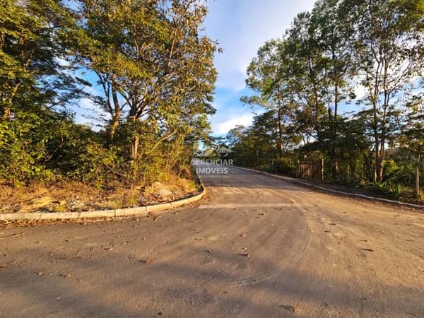 Oportunidade! Terreno á venda Condomínio Fechado de 929m² em Itatiaiuçu/MG!