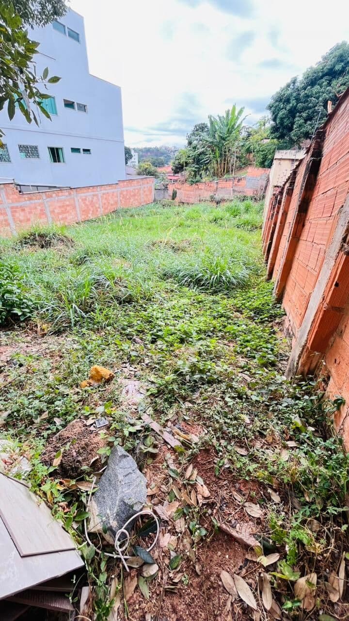 Excelente Lote á Venda Murado 405m² em Lourdes em Itaúna- MG!