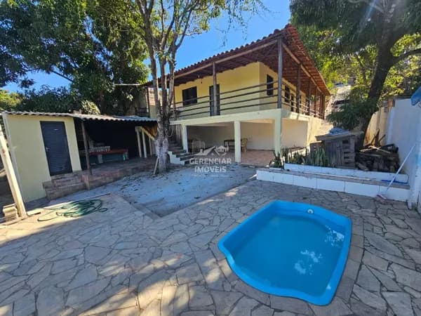 Chácara 1.250m² com 03 quartos , piscina e córrego nos fundos em Contagem!