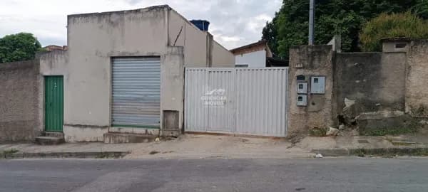 Casa e barracao locatício em lote 550m² no Bandeirinhas!